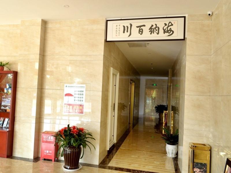 Greentree Inn Shandong Qingdao Jiaozhou Bus Terminal Station Hai'Er Avenue Express Hotel Екстер'єр фото